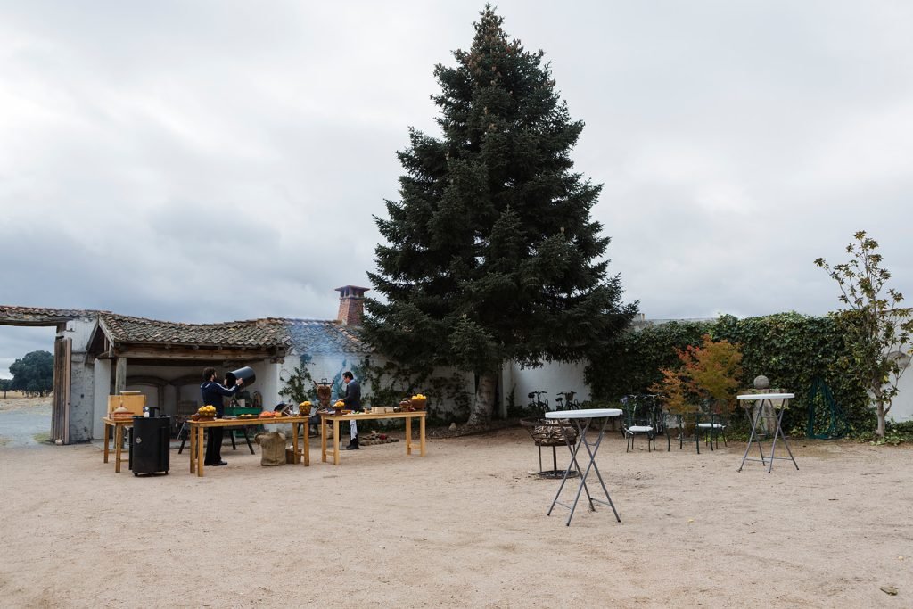 Outdoor destination wedding venue and catering details, featuring an outdoor fire setup and a berry pavlova cake. Destination wedding photographer Flor de Sal Photo.