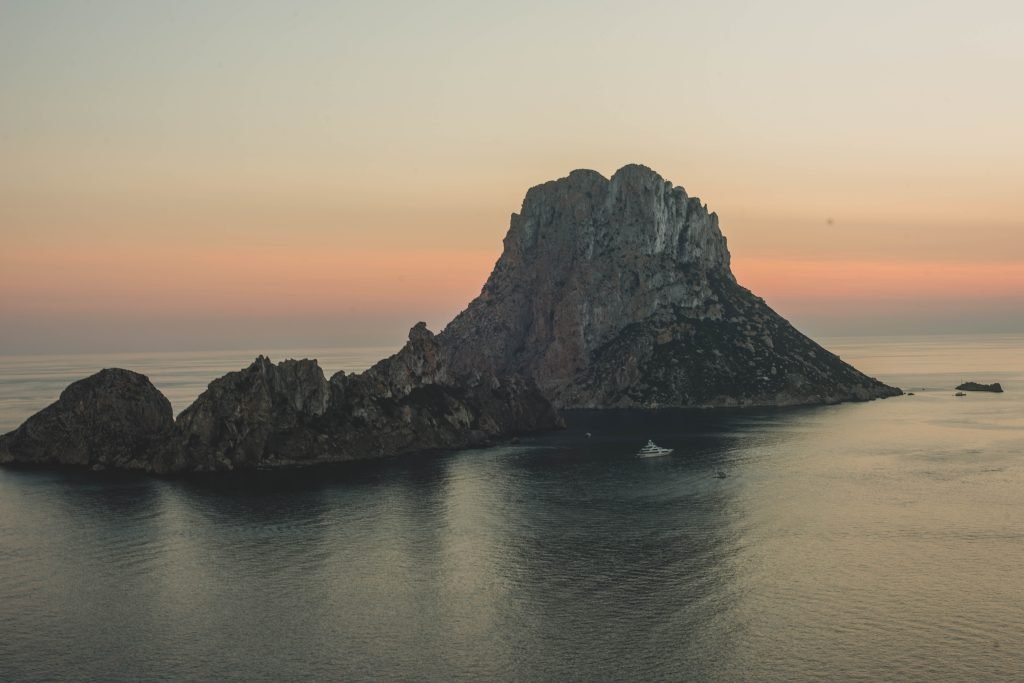atardecer en Es Vedrá en Ibiza fotografía documental de Flor de Sal Photo
