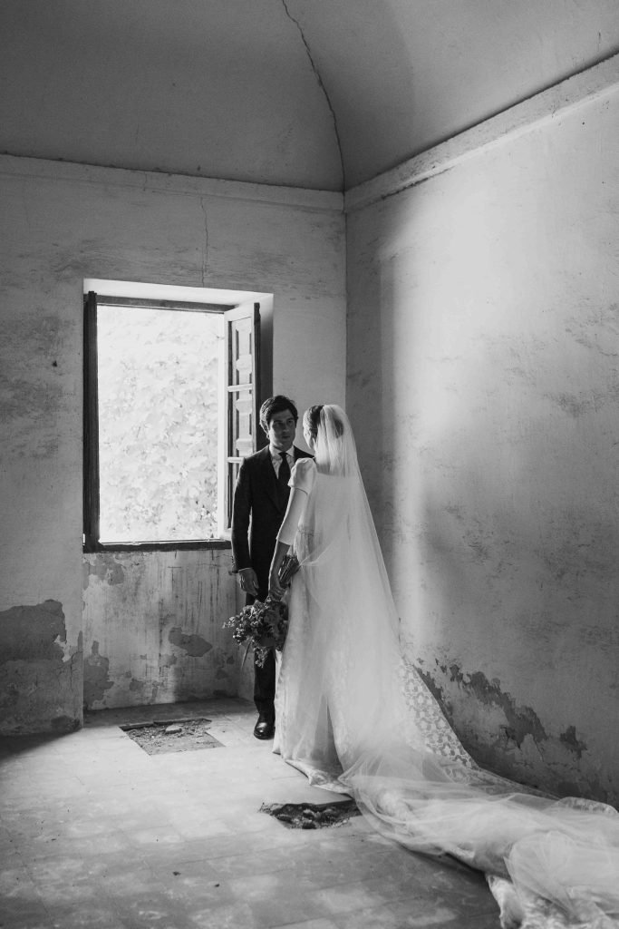 Foto de boda en blanco y negro hecha por flor de sal photo en Valencia